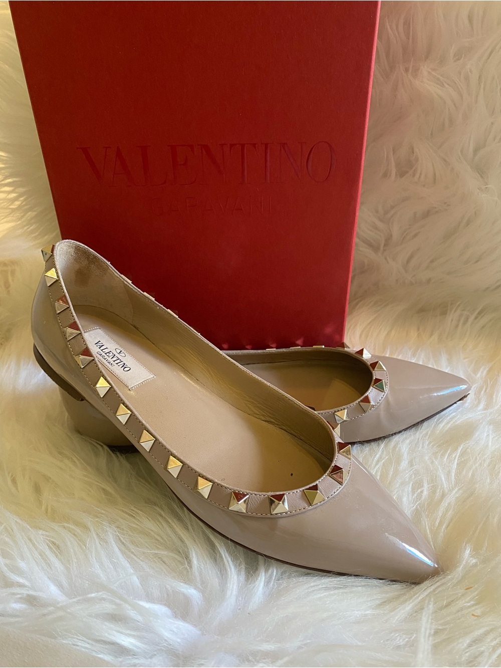 🛍️Valentino Garavani Authentic Nude Patent Rockstud Pointed Ballet Flats